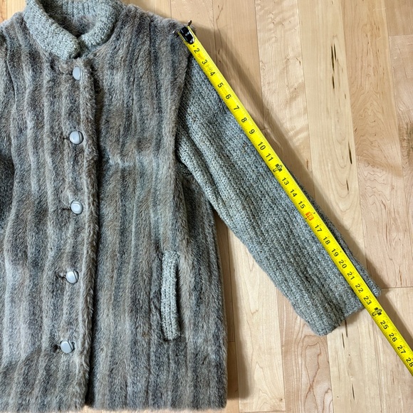 Vintage Women's Faux Fur Teddy Jacket in  Brown and Grey Hues - Picture 7 of 13